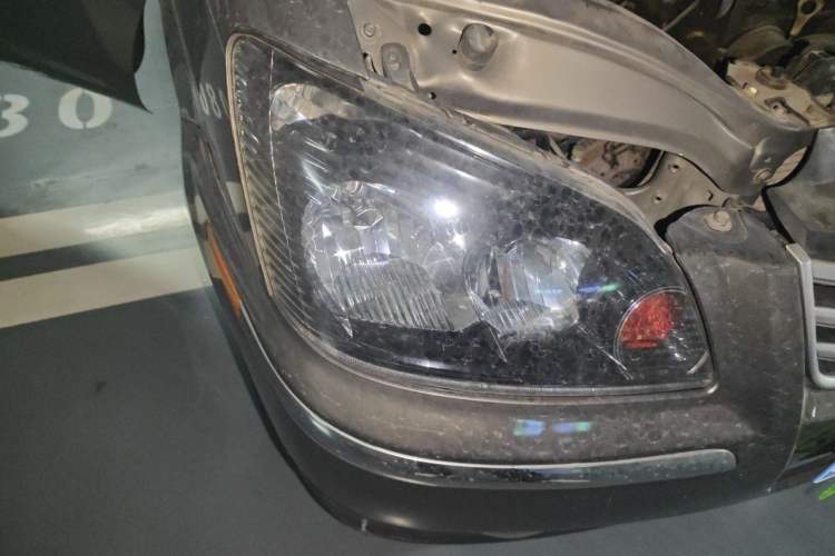 Used FORTHING Lingzhi 2016 M3 1.6L 7-Seater Standard Model China V Emission Standard Right Front Headlight