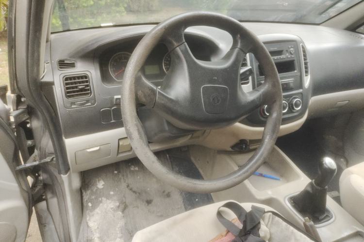 Used FORTHING Lingzhi 2016 V3 1.5L 7-Seater Standard Model China V Emission Standard Steering Wheel