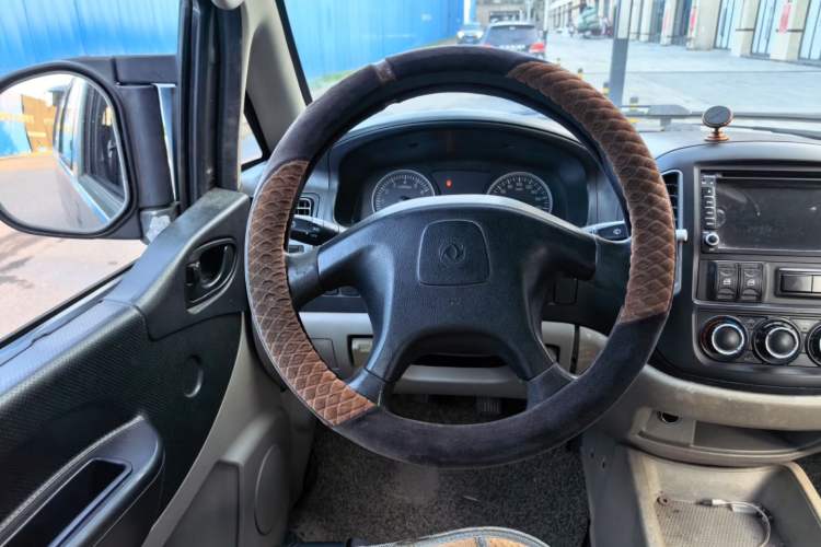 Used FORTHING Lingzhi 2016 M3L 1.6L 7-Seater Comfort Model Steering Wheel