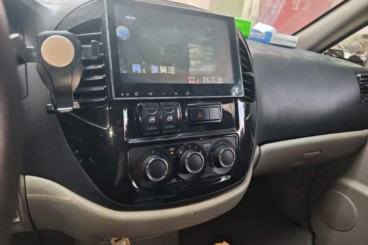 Used FORTHING Lingzhi 2016 M3 1.6L 7-Seater Luxury Model China V Standard Audio And AC Panel