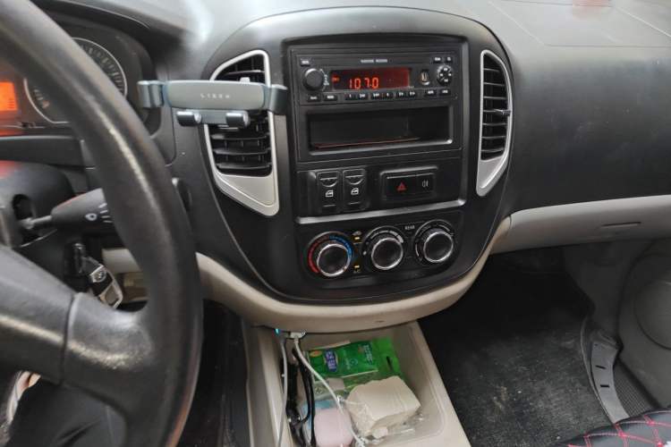 Used FORTHING Lingzhi 2016 V3 1.5L 7-Seater Standard Model China V Emission Standard Audio And AC Panel