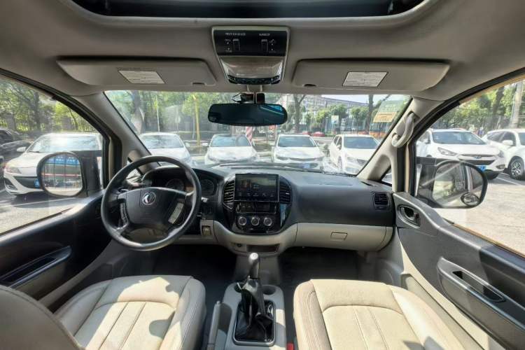 Used FORTHING Lingzhi 2016 M3 1.6L 7-Seater Luxury Model China IV Standard Audio And AC Panel