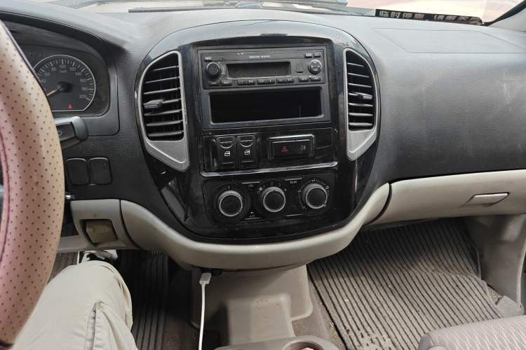 Used FORTHING Lingzhi 2016 M3L 1.6L 7-Seater Comfort Model Audio And AC Panel