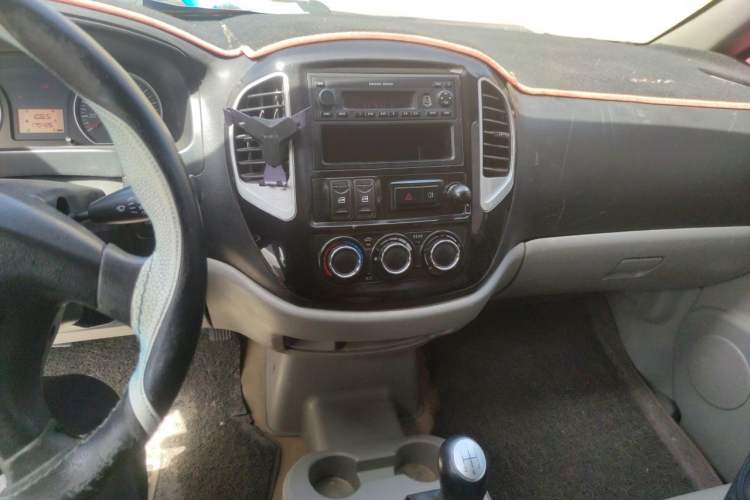 Used FORTHING Lingzhi 2016 M3 1.6L 7-Seater Comfort Model China V Standard Audio And AC Panel