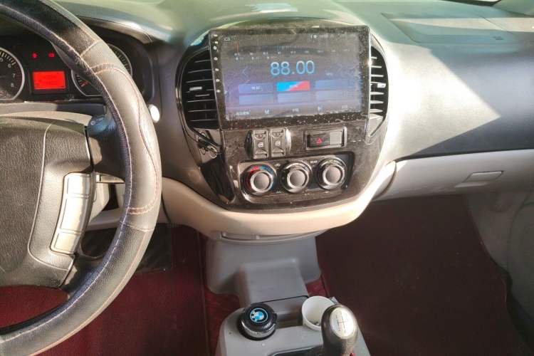 Used FORTHING Lingzhi 2016 M3 1.6L 7-Seater Luxury Model China IV Standard Audio And AC Panel