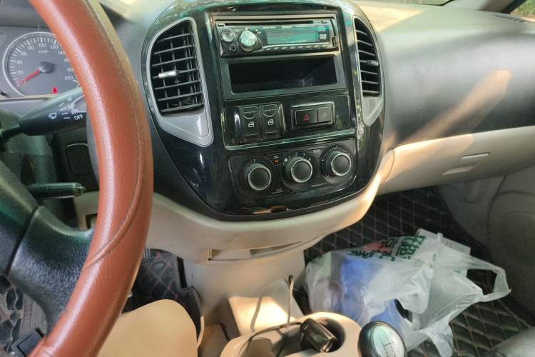 Used FORTHING Lingzhi 2016 M3L 1.6L 7-Seater Comfort Model Audio And AC Panel