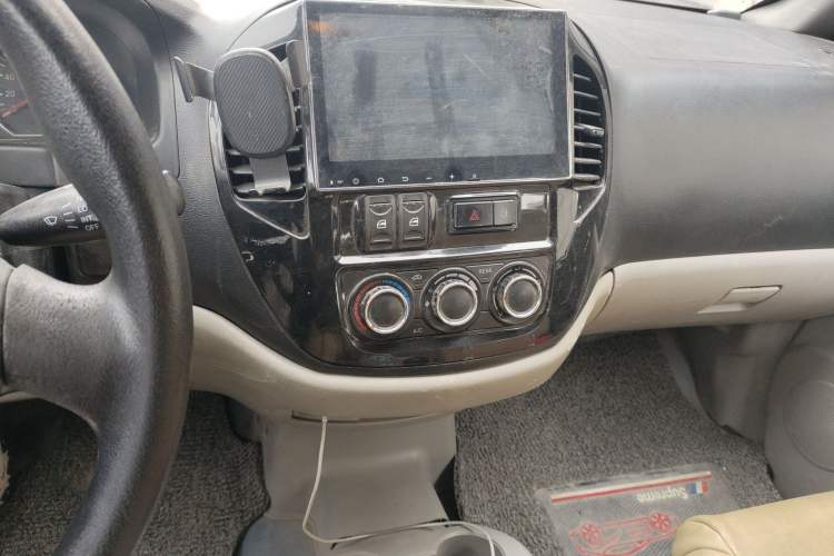 Used FORTHING Lingzhi 2016 M3L 1.6L 7-Seater Comfort Model Audio And AC Panel