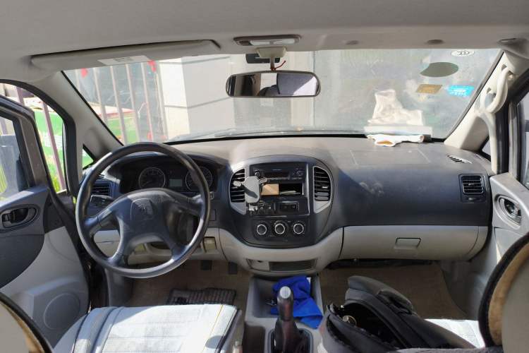 Used FORTHING Lingzhi 2016 V3 1.5L 7-Seater Comfort Model China V Standard Center Console