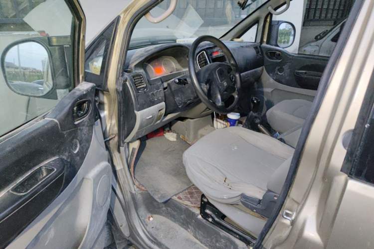 Used FORTHING Lingzhi 2016 M3L 1.6L 7-Seater Comfort Model Driver Seat