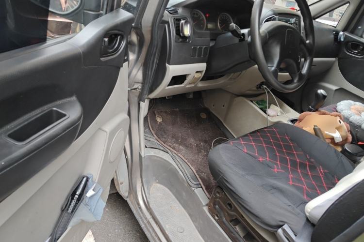 Used FORTHING Lingzhi 2016 V3 1.5L 7-Seater Standard Model China V Emission Standard Driver Seat