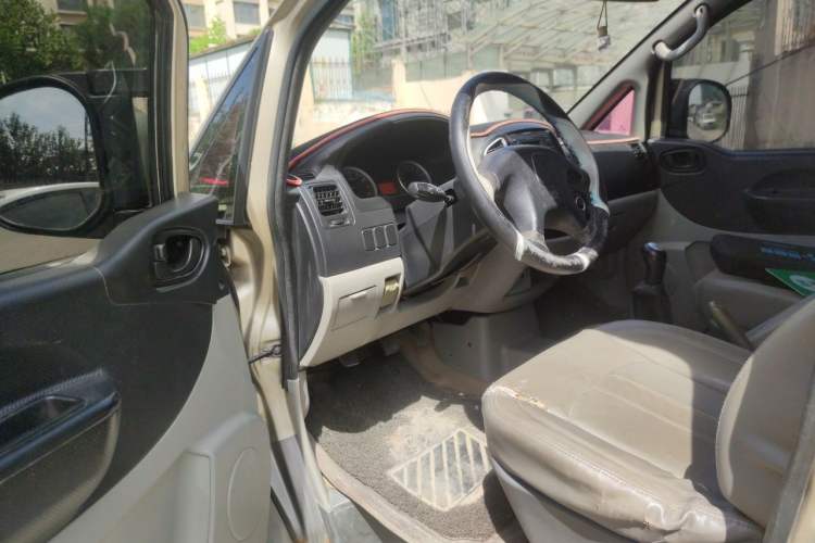 Used FORTHING Lingzhi 2016 M3 1.6L 7-Seater Comfort Model China V Standard Driver Seat