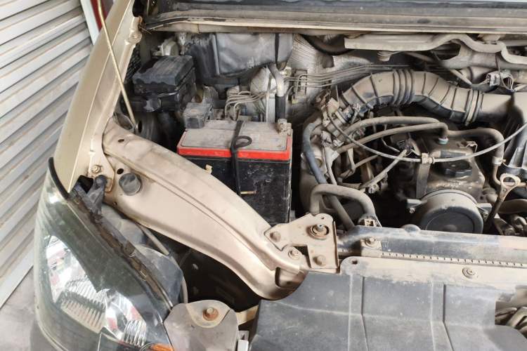 Used FORTHING Lingzhi 2016 M3L 1.6L 7-Seater Comfort Model Engine Bay Right