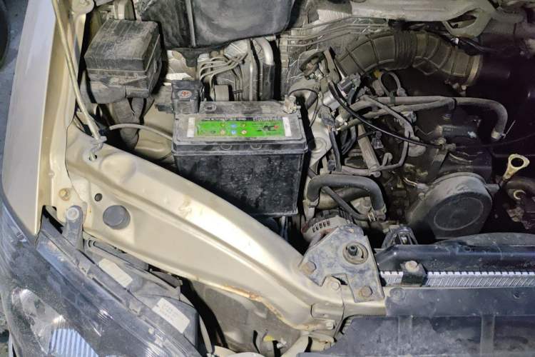 Used FORTHING Lingzhi 2016 M3L 1.6L 7-Seater Comfort Model Engine Bay Right