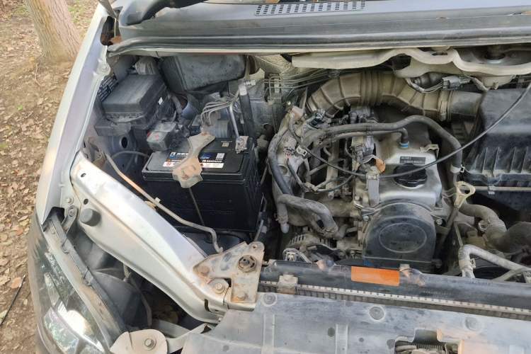 Used FORTHING Lingzhi 2016 M3L 1.6L 7-Seater Comfort Model Engine Bay Right
