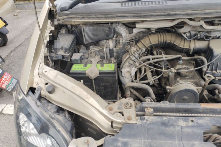 Used FORTHING Lingzhi 2016 M3L 1.6L 7-Seater Comfort Model Engine Bay Right