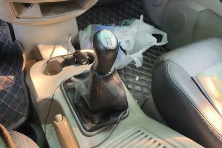 Used FORTHING Lingzhi 2016 M3L 1.6L 7-Seater Comfort Model Gear Lever