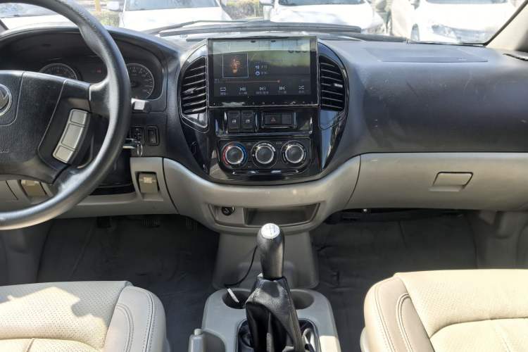 Used FORTHING Lingzhi 2016 M3 1.6L 7-Seater Luxury Model China IV Standard Interior 15