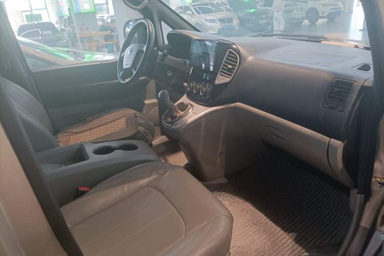Used FORTHING Lingzhi 2016 M5 2.0L 7-seat Long-wheelbase Luxury Model Interior 4