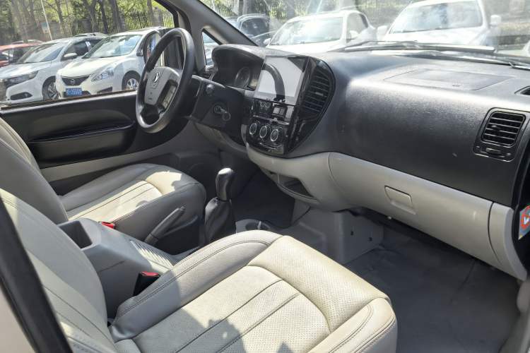 Used FORTHING Lingzhi 2016 M3 1.6L 7-Seater Luxury Model China IV Standard Interior 5