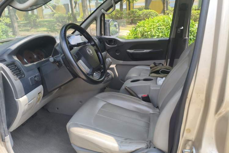 Used FORTHING Lingzhi 2016 M5 2.0L 7-seat Long-wheelbase Comfort Version Left Front Seat