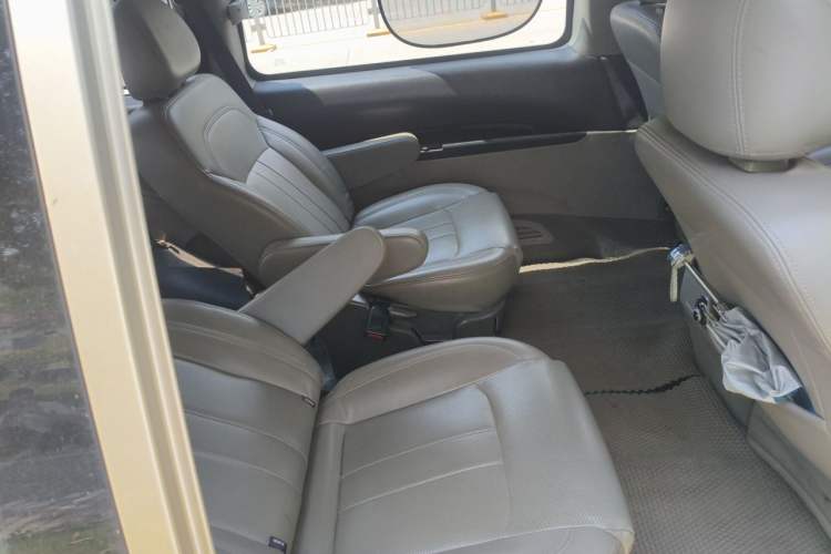 Used FORTHING Lingzhi 2016 M5 2.0L 7-seat Long-wheelbase Comfort Version Left Rear Seat