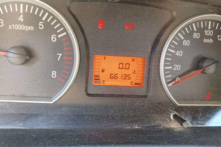 Used FORTHING Lingzhi 2016 V3 1.5L 7-Seater Comfort Model China V Standard Odometer Close Up