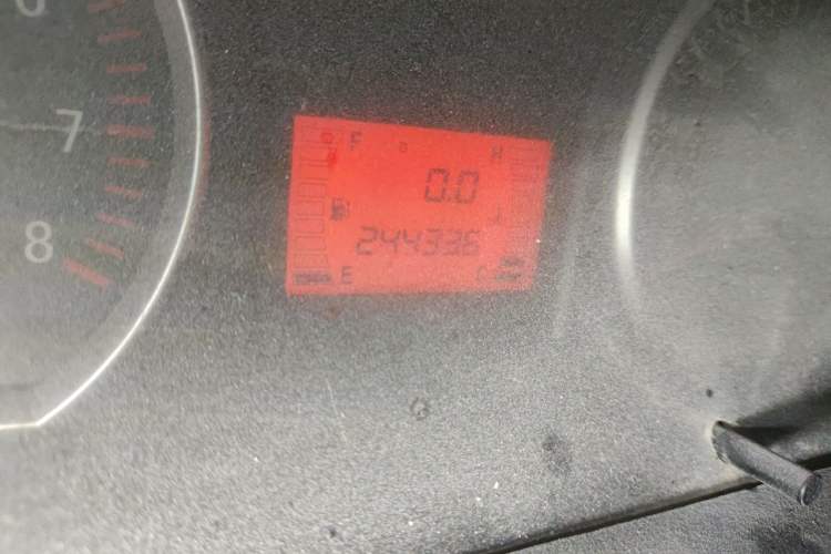 Used FORTHING Lingzhi 2016 M3L 1.6L 7-Seater Comfort Model Odometer Close Up