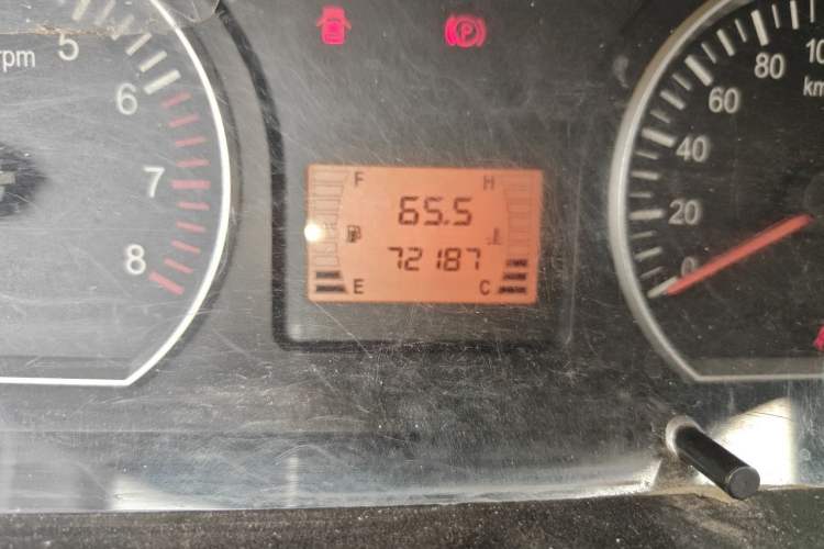 Used FORTHING Lingzhi 2016 M3L 1.6L 7-Seater Comfort Model Odometer Close Up