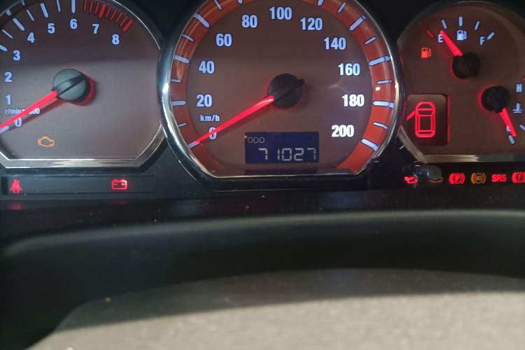Used FORTHING Lingzhi 2016 M5 2.0L 7-seat Long-wheelbase Luxury Model Odometer Close Up