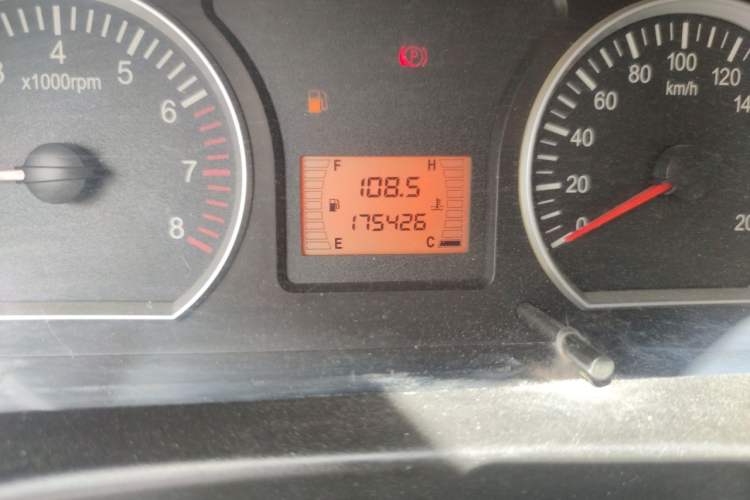 Used FORTHING Lingzhi 2016 M3 1.6L 7-Seater Comfort Model China V Standard Odometer Close Up