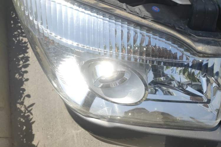 Used FORTHING Lingzhi 2016 M3 1.6L 7-Seater Luxury Model China V Standard Right Front Headlight