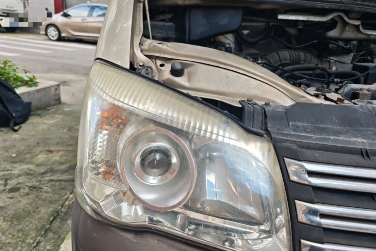 Used FORTHING Lingzhi 2016 M3 1.6L 7-Seater Luxury Model China V Standard Right Front Headlight
