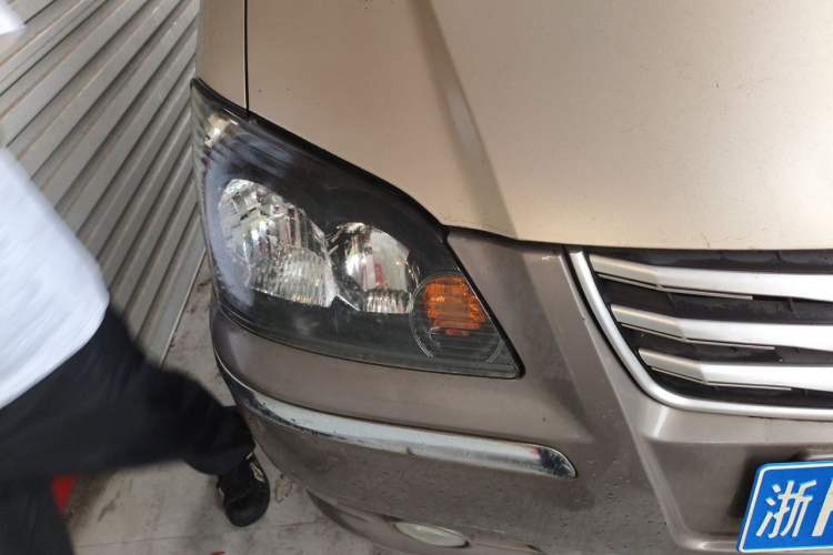 Used FORTHING Lingzhi 2016 M3L 1.6L 7-Seater Comfort Model Right Front Headlight