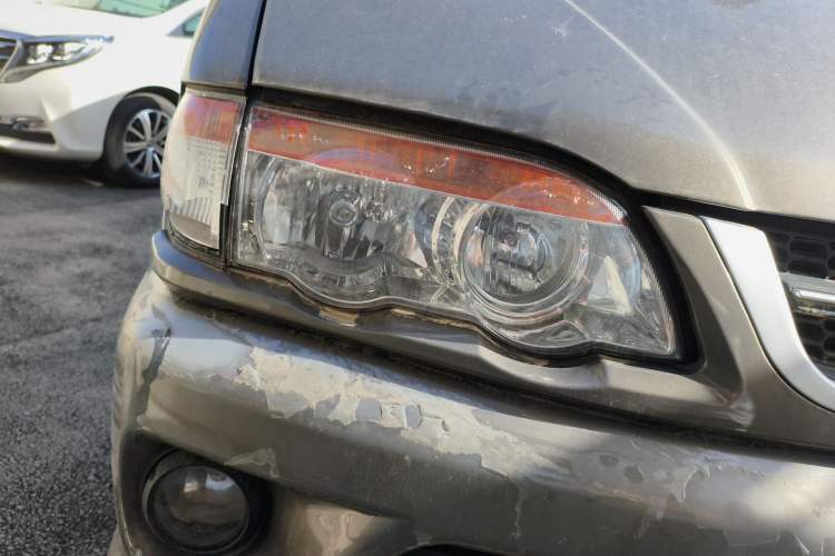 Used FORTHING Lingzhi 2016 V3 1.5L 7-Seater Comfort Model China V Standard Right Front Headlight