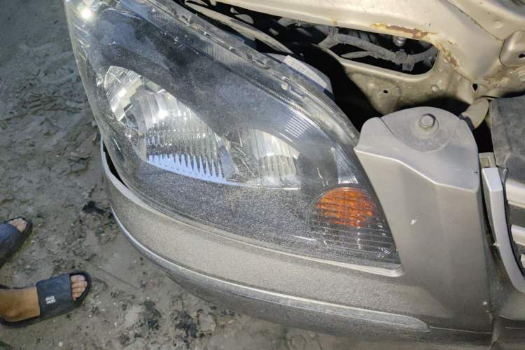 Used FORTHING Lingzhi 2016 M3L 1.6L 7-Seater Comfort Model Right Front Headlight