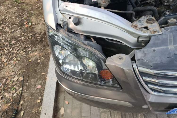 Used FORTHING Lingzhi 2016 M3L 1.6L 7-Seater Comfort Model Right Front Headlight