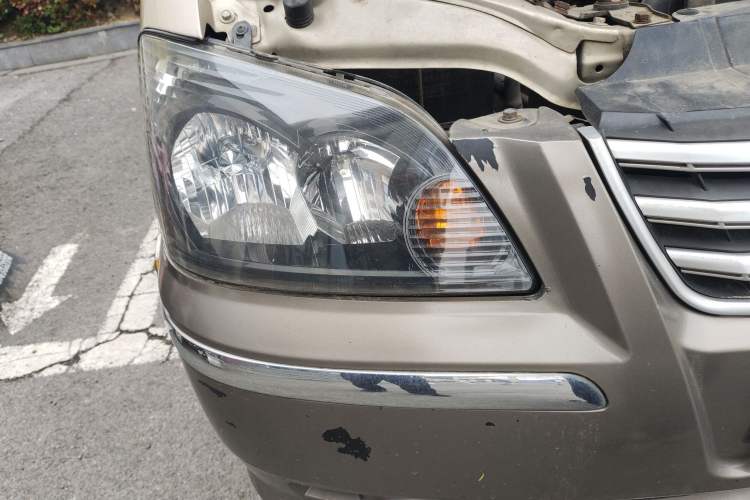 Used FORTHING Lingzhi 2016 M3L 1.6L 7-Seater Comfort Model Right Front Headlight