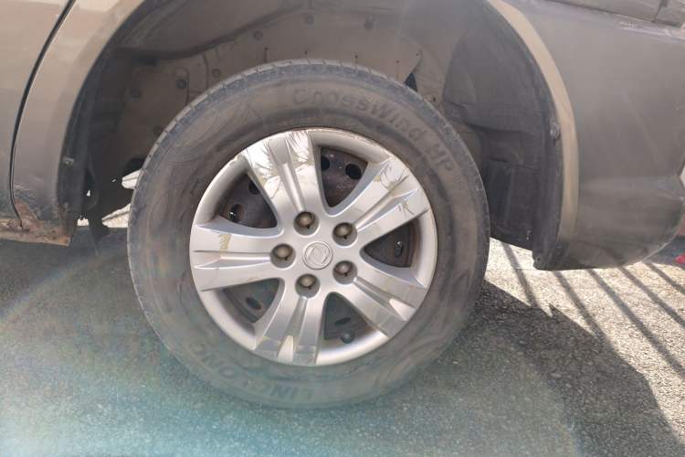 Used FORTHING Lingzhi 2016 V3 1.5L 7-Seater Comfort Model China V Standard Right Front Wheel Hub