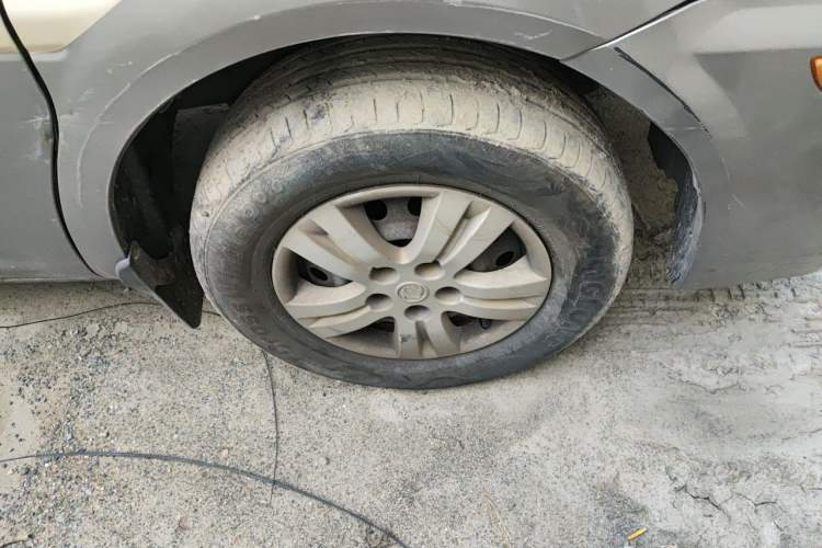 Used FORTHING Lingzhi 2016 M3L 1.6L 7-Seater Comfort Model Right Front Wheel Hub