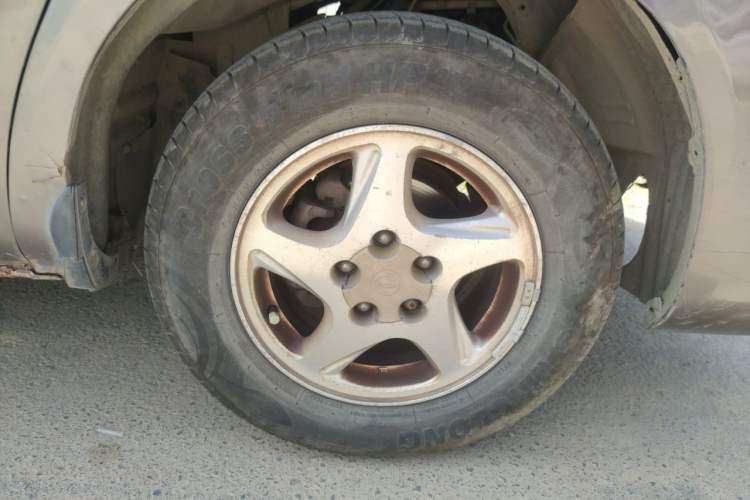 Used FORTHING Lingzhi 2016 M3 1.6L 7-Seater Comfort Model China V Standard Right Front Wheel Hub