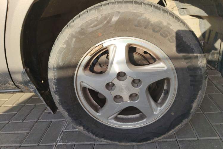 Used FORTHING Lingzhi 2016 M3 1.6L 7-Seater Luxury Model China IV Standard Right Front Wheel Hub