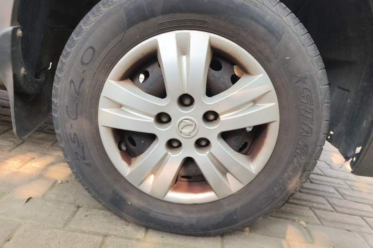 Used FORTHING Lingzhi 2016 M3L 1.6L 7-Seater Comfort Model Right Front Wheel Hub