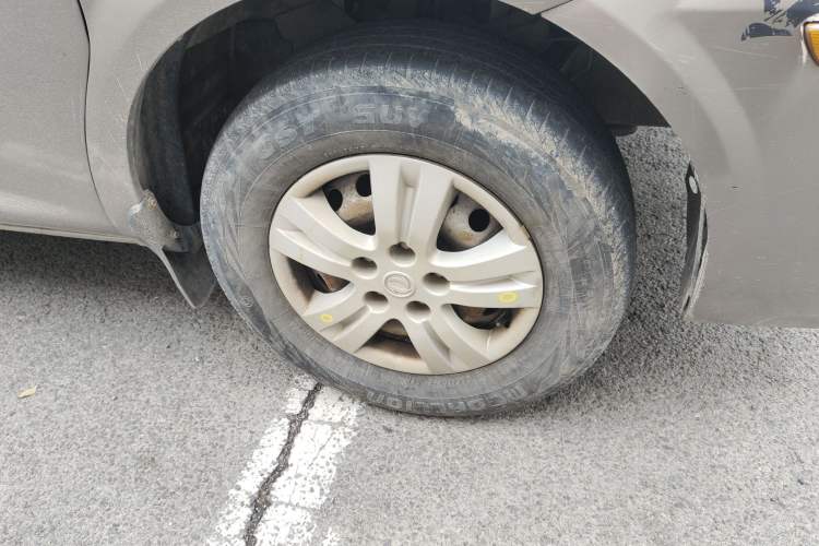 Used FORTHING Lingzhi 2016 M3L 1.6L 7-Seater Comfort Model Right Front Wheel Hub
