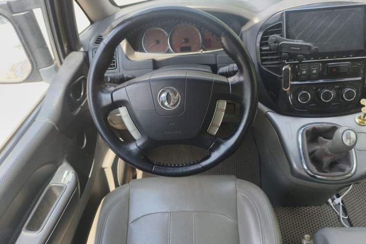 Used FORTHING Lingzhi 2016 M5 2.0L 7-seat Long-wheelbase Comfort Version Steering Wheel