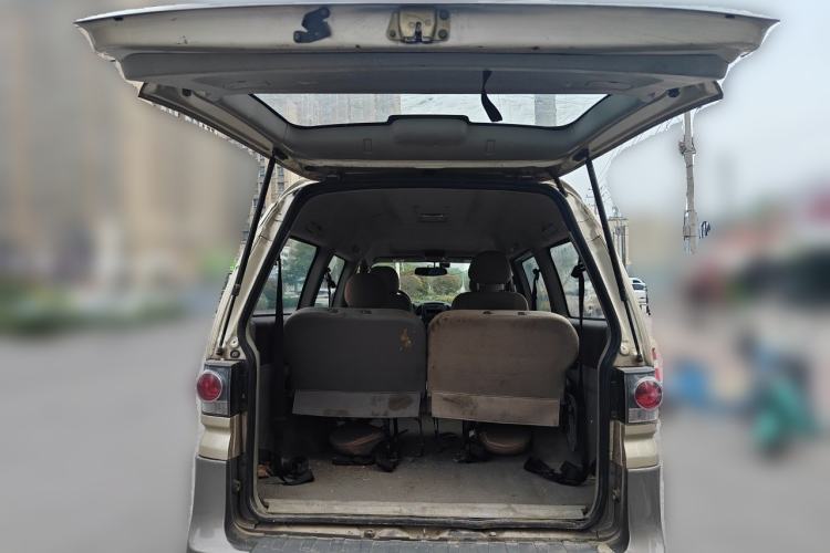 Used FORTHING Lingzhi 2016 M3L 1.6L 7-Seater Comfort Model Trunk