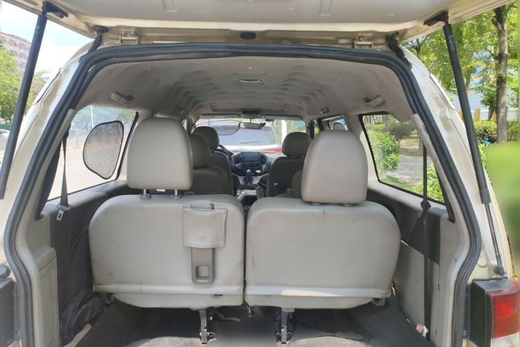 Used FORTHING Lingzhi 2016 M5 2.0L 7-seat Long-wheelbase Comfort Version Trunk