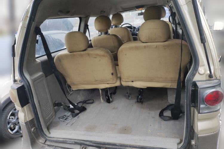 Used FORTHING Lingzhi 2016 M3L 1.6L 7-Seater Comfort Model Trunk