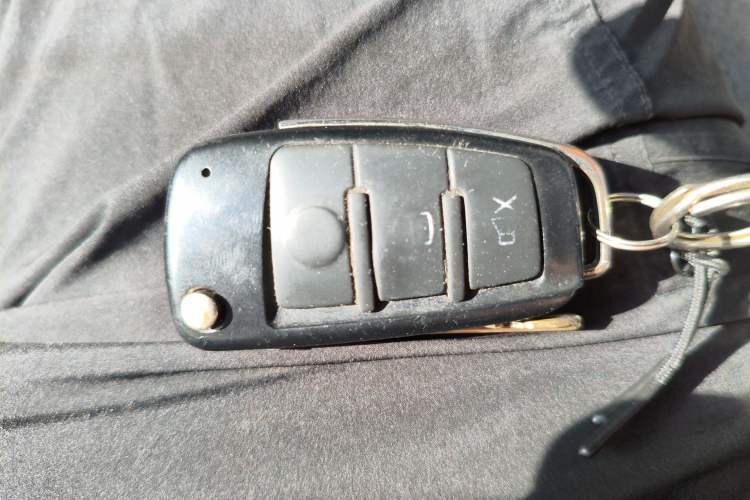Used FORTHING Lingzhi 2016 V3 1.5L 7-Seater Comfort Model China V Standard Vehicle Key