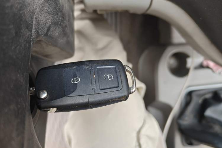 Used FORTHING Lingzhi 2016 M3L 1.6L 7-Seater Comfort Model Vehicle Key