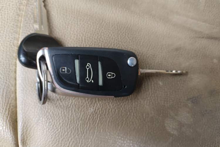 Used FORTHING Lingzhi 2016 M3L 1.6L 7-Seater Comfort Model Vehicle Key